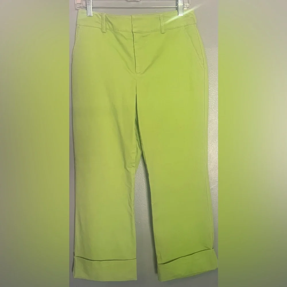 Women’s Green Cropped Pants NWOT - Picture 2 of 6